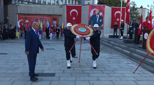  Atatürk Anıtı'na Çelenk Sunma Töreni Düzenlendi 
